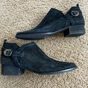 Vince Camuto leather booties sz 8.5